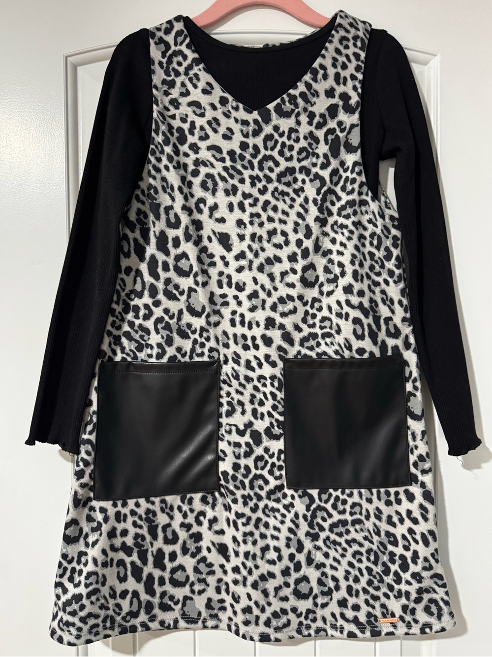 NWOT Tahari  2 piece B&W Leopard Print Pinafore Dress w/ Faux Leather Pockets: 8